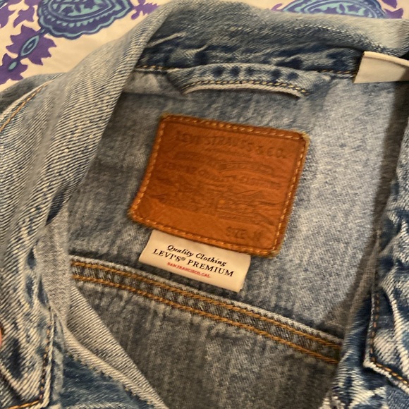 Levi’s classic jean jacket in size M - Picture 2 of 8